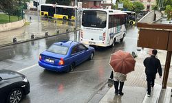 Kartal'da sağanak etkili oldu; hazırlıksız yakalanan vatandaşlar zor anlar yaşadı