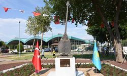 Kepez'de 'dombra anıtı'nın açılışı yapıldı