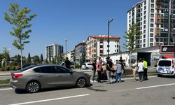 Kızıyla birlikte karşıya geçerken otomobilin çarptığı kadın, ağır yaralandı