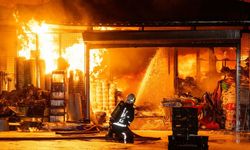 Malatya'da, konteyner sitedeki yangında 25 dükkan kullanılamaz hale geldi