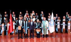 Ömer Halisdemir Üniversitesi'nde 2 bin 99 öğrenci kep attı