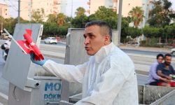 Türk bayraklarını çöpe atanlar araştırılıyor