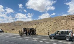 Van-Hakkari yolunda zırhlı araç devrildi: 6 asker hafif yaralı