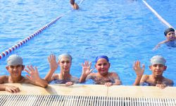 Yunusemre'de Yaz Spor Okulu'nda yüzme kursu başladı