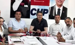 CHP'li Aytekin'den Eleştiri: "Yabancılar Tatil Yapıyor, Bizimkiler Onların Bulaşıklarını Yıkıyor"