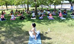 Çiğli'de açık hava yoga buluşmaları devam ediyor