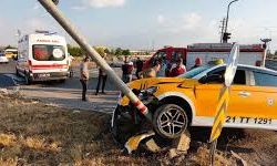 Diyarbakır’da Feci Kaza! Otomobille taksi çarpıştı: 2 yaralı