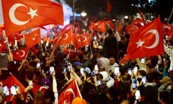 Avrupa'da meydanlar 'Türkiye' sloganlarıyla inledi
