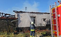 Evde çıkan yangında 2 kişi öldü