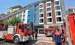 İzmir'de DİSK binasında yangın çıktı: Bir kişi dumandan etkilendi