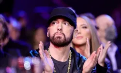 Eminem'in yeni albümü müzik listelerinde zirvede