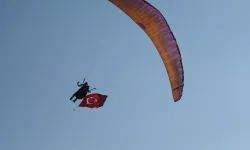 Adana'da Yamaç Paraşütçüsü Kaderim Boyacı, Dünya Rekoru Kırdı.
