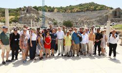 Başkan Sengel Yunanistan önceki dönem Başbakanı Papandreou'ya Efes'i gezdirdi