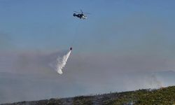 Adana'da yangına müdahale için barajdan su alan helikopter düştü