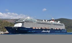 Dev kruvaziyer "Mein Schiff 5" Marmaris Limanı'na yanaştı