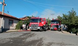 İki müstakil ev ile bir odunluk yandı