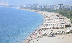 Antalya sahillerinde sıcak hava yoğunluğu