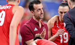 A Milli Kadın Voleybol Takımı Başantrenörü Santarelli: "Türkiye'ye madalyayla dönmek istiyorum"