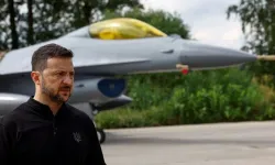 Zelenski: Ukrayna ilk F-16 jetlerini teslim aldı