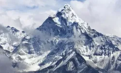 Everest Dağı Her Yıl Yükselmeye Devam Ediyor