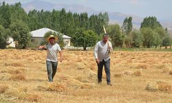 Hakkarili iki öğrenci, tarladan Tıp Fakültesi'ne gidecek