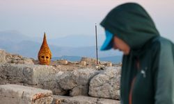 Nemrut'ta turist yoğunluğu yaşanıyor