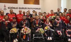 Paralimpik Oyunları'nda tarih yazan sporcular Türkiye'ye döndü