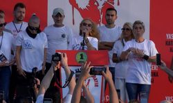 Hayvanseverler Yenikapı Miting alanında buluştu; sanatçılar sokak hayvanları için şarkı söyledi