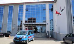 Kiraladığı otomobile zarar veren arkadaşını öldüren şüpheli adliyede