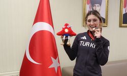 Paralimpik Oyunları'nda mücadele eden özel sporcular, Samsun'a döndü