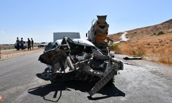 Hatay'da beton mikseri otomobile çarpıp sürükledi: 2 ölü