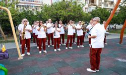 Karşıyaka Belediye Bandosu’ndan coşku dolu sokak konserleri