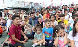 Bayraklılı çocuklar mahalle şenliğinde coşkuyla eğlendi