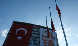 Ankara'da, 09.05'te hayat durdu