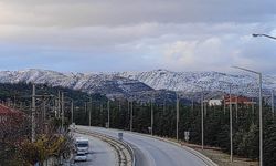 Burdur'a mevsimin ilk karı yağdı