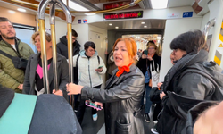 Bornova Kent Konseyi'nden kadına şiddete karşı metroda bildiri