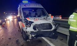 Ambulans ve iki otomobil çarpıştı: 1 ölü, 5 yaralı