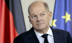 Almanya Başbakanı Scholz, Meclisten Güvenoyu Talep Etti