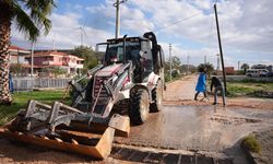 Çeşme Belediye ekipleri yoğun yağışa karşı sahada