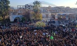 Suriye'de halk kesimleri, cihatçı yönetimi protesto etti