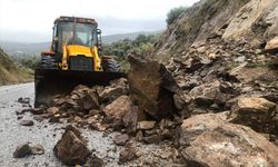 Ödemiş'teki heyelan nedeniyle yol kapandı