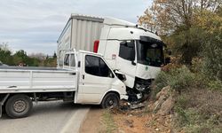 Zincirleme kazada üç sürücü yaralandı