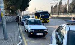 Park halindeki arabayı çalmıştı.. Kıskıvrak yakalandı!