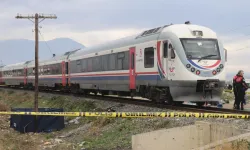 Tren faciası: Raylardan geçmek isterken hayatını kaybetti