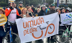 Pedallar daha fazla kabartmalı kitap için çevrildi