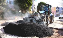 Bayraklı'da yol yenileme çalışmaları devam ediyor