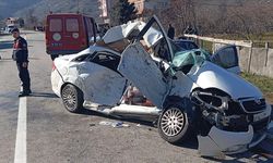 Giresun'da kamyon ile otomobilin çarpıştığı kazada 4 kişi öldü