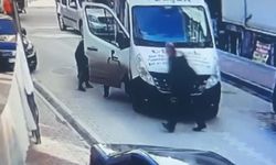 Servis minibüsünün 5 yaşındaki çocuğa çarptığı anlar kamerada