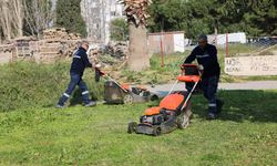 Bayraklı'da parklara bakım