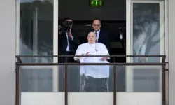 Papa Francis, 5 hafta sonra hastanede ilk kez görüldü!